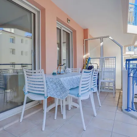 2 Pieces Plein Centre, Terrasse, Parking Appartement *