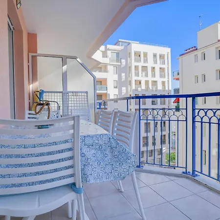 2 Pieces Plein Centre, Terrasse, Parking * Menton