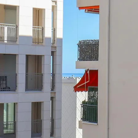 2 Pieces Plein Centre, Terrasse, Parking Menton
