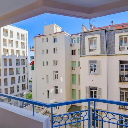 2 Pieces Plein Centre, Terrasse, Parking * Menton