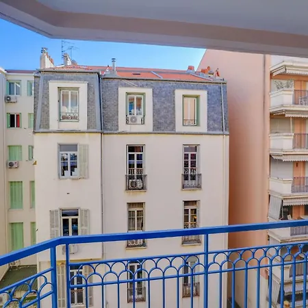 2 Pieces Plein Centre, Terrasse, Parking * Menton